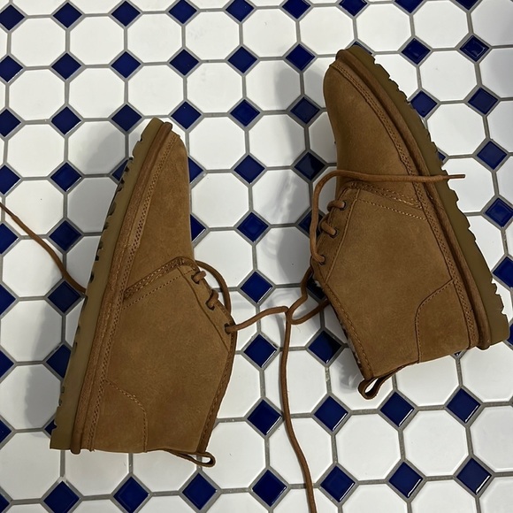 New UGG × Charcoal Neumel Chukka Suede in Chestnut Men\'s Sz 9